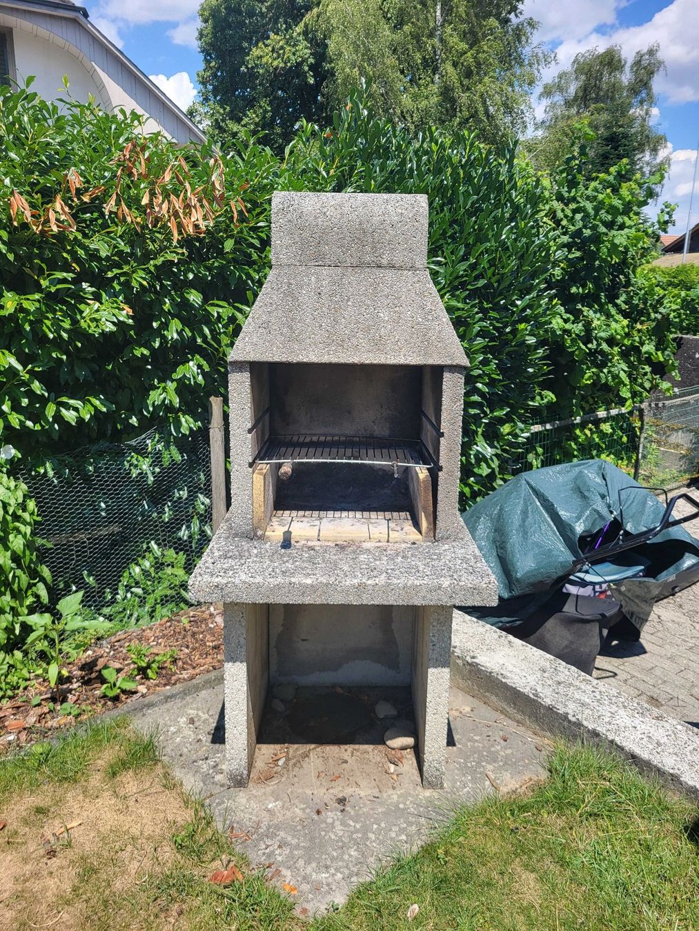 Grils: Gartengrill, Waschbetonplatten_gebraucht – D'occasion à Marly par Mosses01