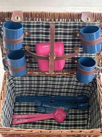 Schöner Picknickkorb mit Bechern, Geschirr & Co. 🧺☀️