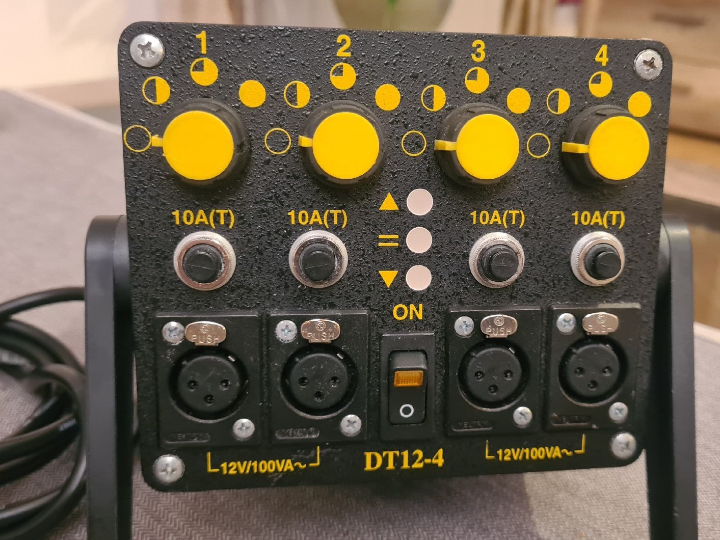Lampade: Dedolight DT12-4 Transformateur studio 4x 12V150 watts – Usato da Neuchâtel venduto da gra_msx7 2