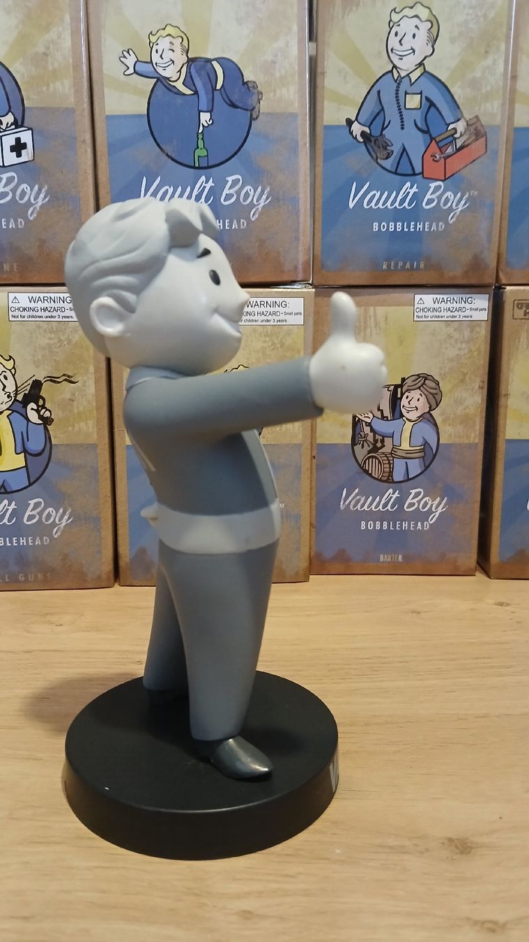 Funko Statuette: Funko Pop Fallout Vault Boy Grey – Usato da Fribourg venduto da vin_k8mx 3