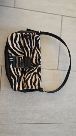 Stylische Zebra‑Muster Handtasche – gepflegt & auffällig 