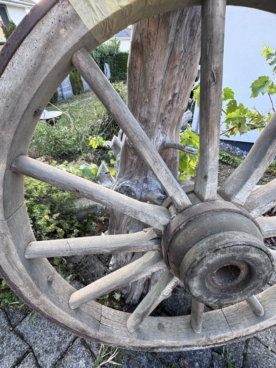 Pneus & Roues: Wagenrad Holz mit Eisenring 97 cm Durchmesser  – D'occasion à Niederbüren par Oetschli 9