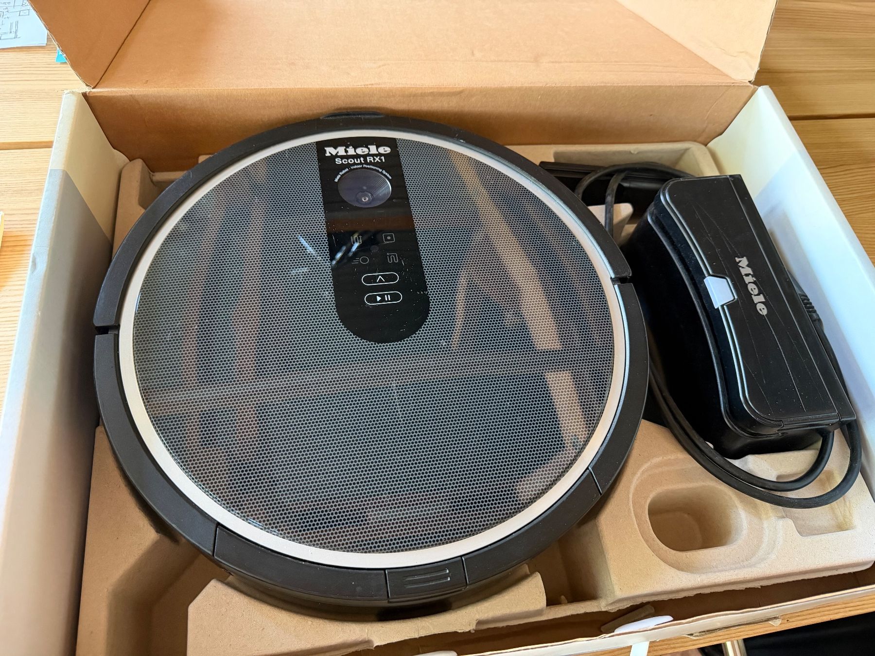 Miele Aspirapolveri & Accessori: Miele Scout RX1 – Usato da Adetswil venduto da Smita