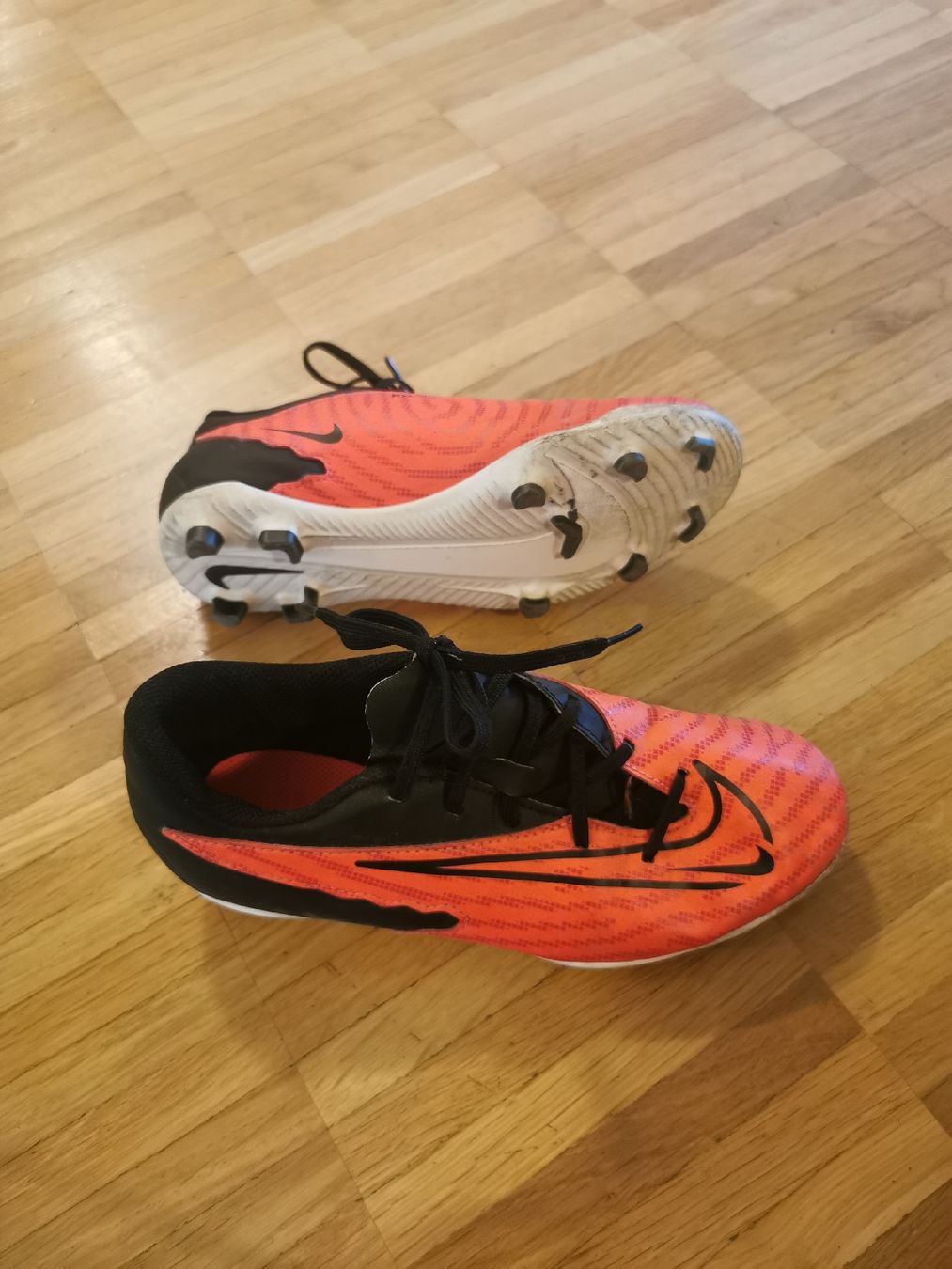 Nike Herrenschuhe: Fußball Nockenschue Grösse 35.5 – Gebraucht aus Uster von IvanaT 1
