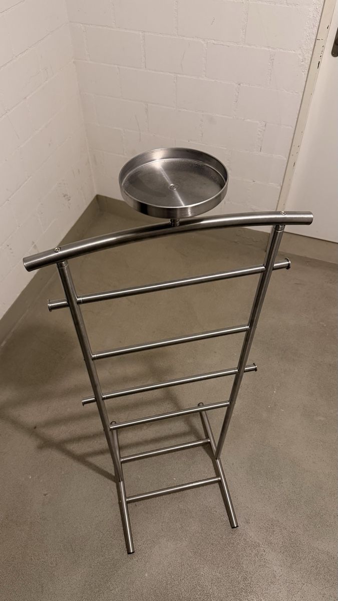 Altro in Decorazioni & Accessori: Herrenständer Kleiderständer Edelstahl Butler – Usato da Wolfhausen venduto da sky-n-sand 1