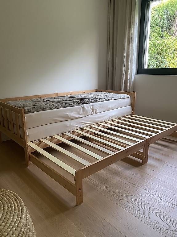 Sofas: Canapé lit en bois – D'occasion à Sullens par keller022 2