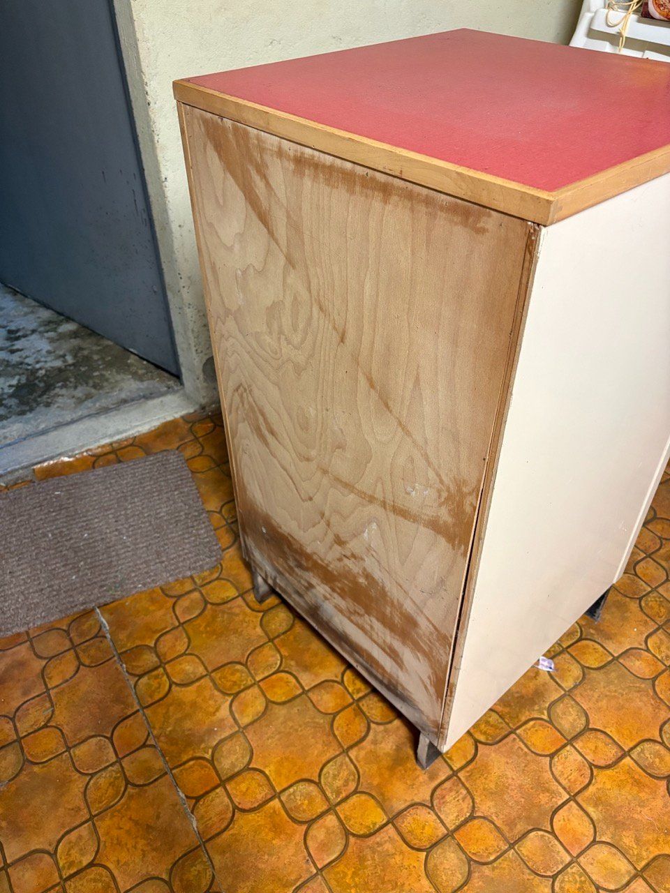 Commodes: Kommode weiss/rot mit 5 Schubladen Vintage – D'occasion à Ins par ab_80 3