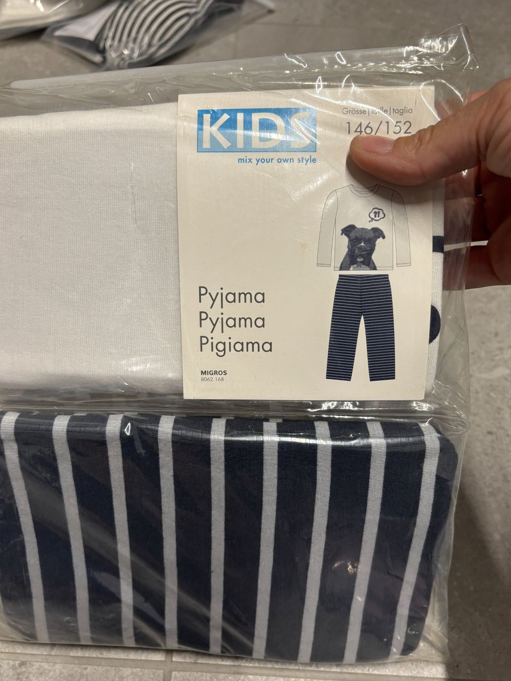 Pyjamas: Pyjama neuf taille 146 - 152 – Neuf (Voir description) à Salvenach par gwenwywar