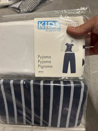 Pyjama neuf taille 146 - 152