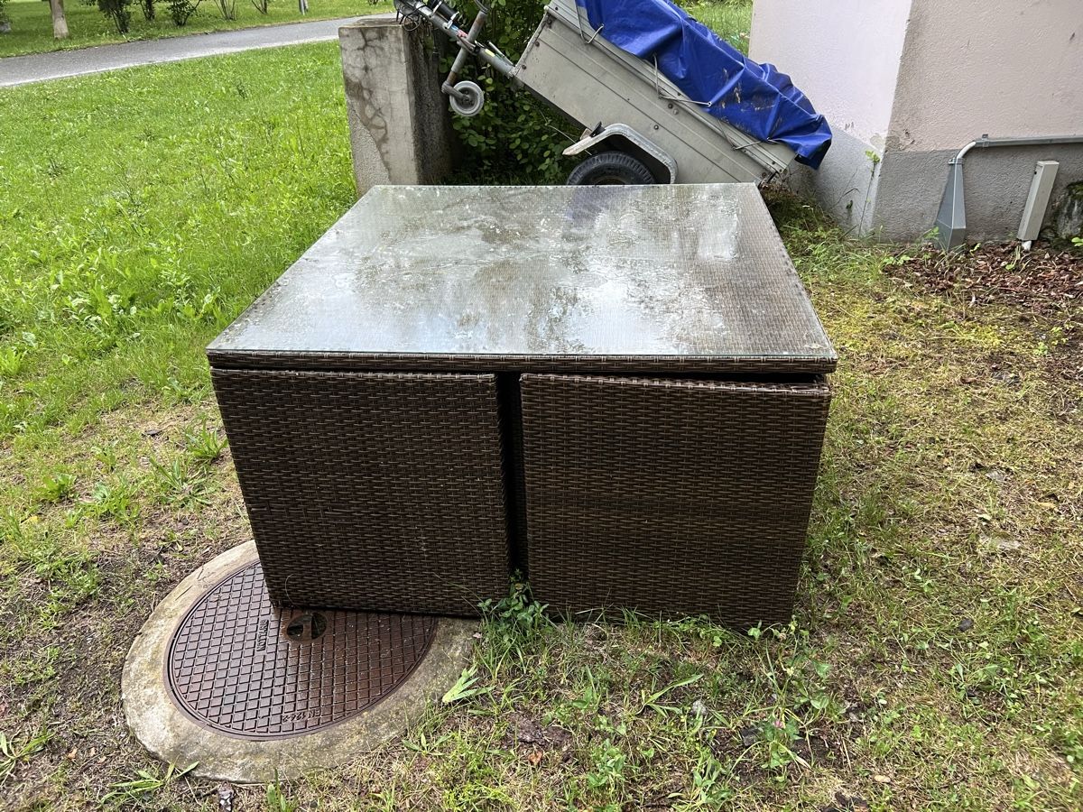 Set di tavolo e panche: Gartentisch mit passenden Stühlen – Usato da Bonaduz venduto da MalvinPMP