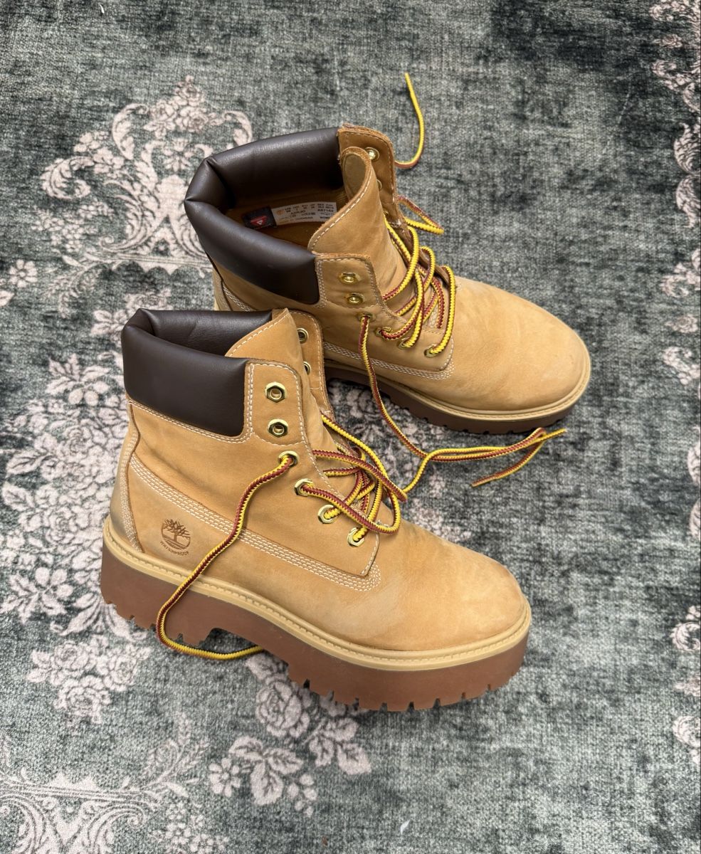 Timberland Chaussures femmes: Plattform Timbs Size 40/ 40.5 – D'occasion à Bachenbülach par cec_8j5s