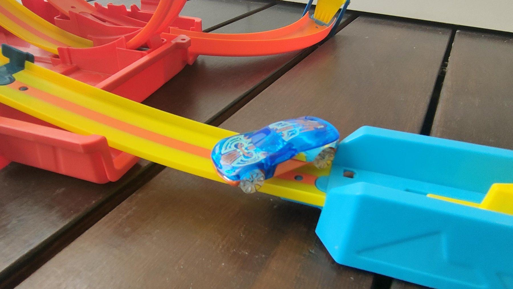 Hot Wheels Giocattoli: Hot Wheels Benzinkanister Stuntbox – Usato da Dietikon venduto da mic_5rjw 1