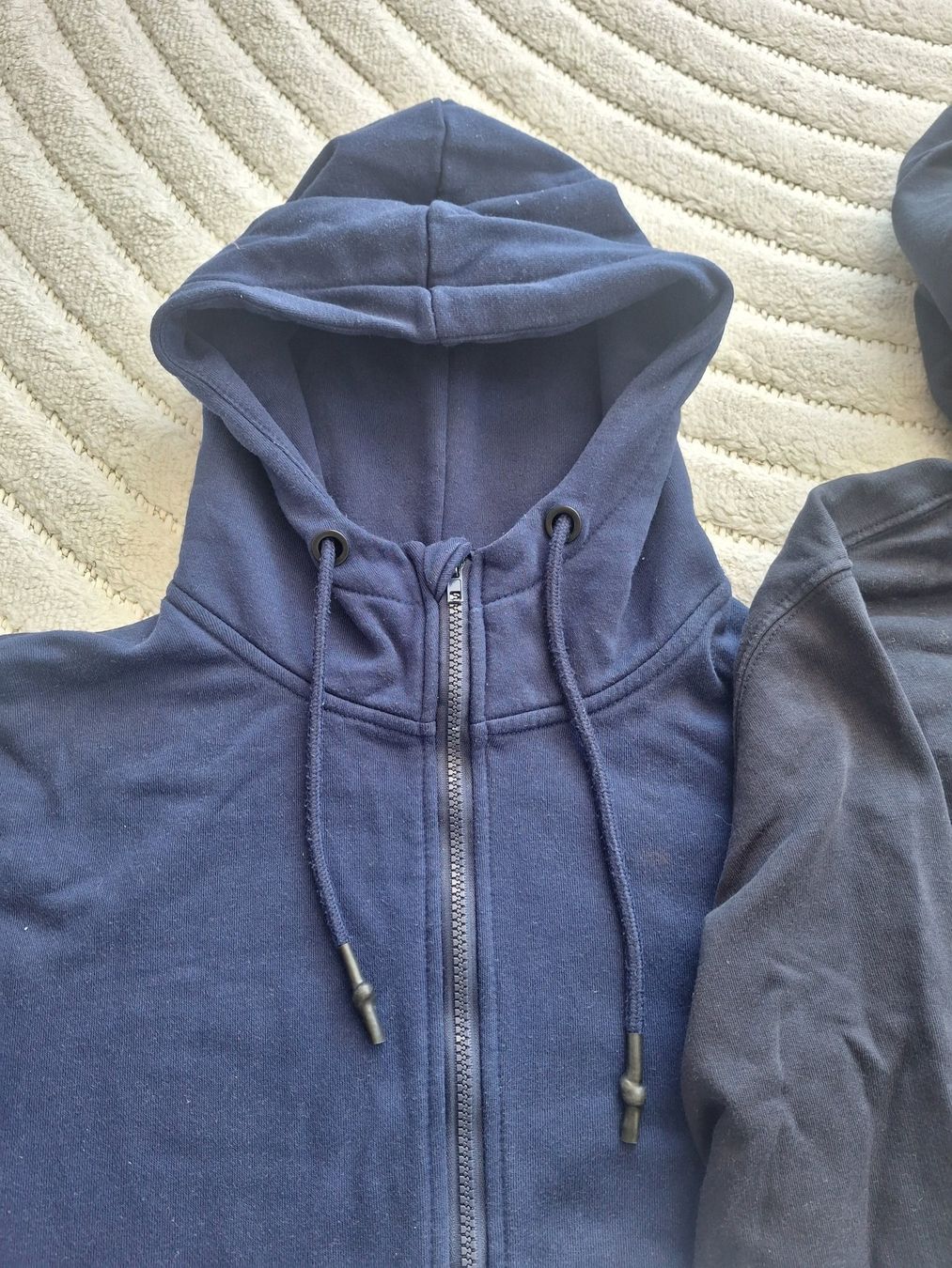 Lotti & Set di vestiti: Kapuzenpullover-Pullover Paket für grössere Kinder (Gr. L) – Usato da Oberaegeri venduto da pinyossus 2