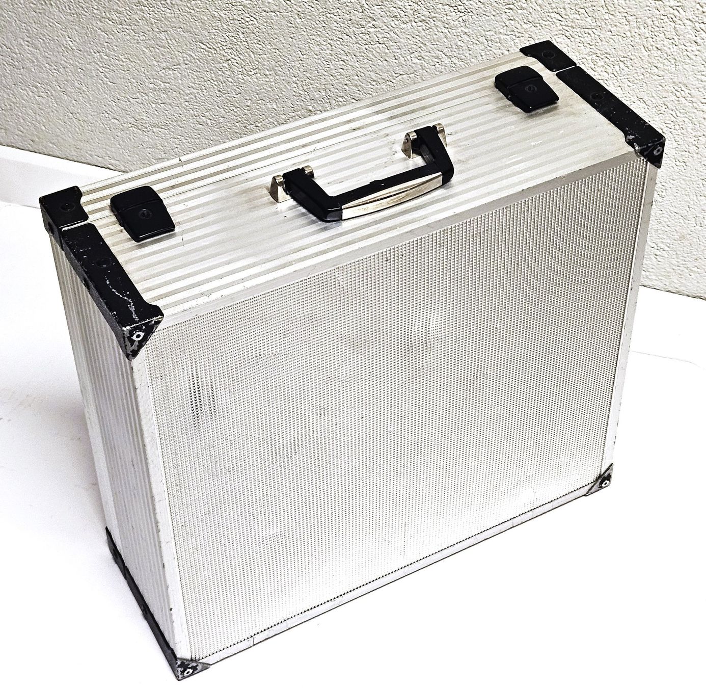 Reisekoffer: Alu-Case  für Instr. oder Mixer etc.(Occasion)) – Gebraucht aus Wöschnau von Musikhaus-Luethy5012