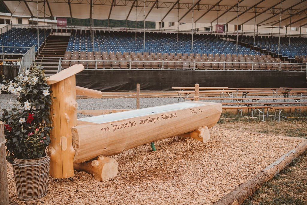 Teiche & Zierbrunnen: Brunnentrog; Tribüne A-B; ISAF 2026 Arth – Neu (gemäss Beschreibung) aus Goldau von med_s5d8 2