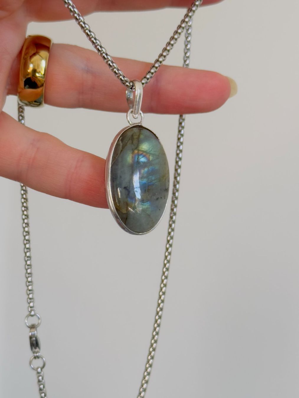 Ketten: Fashionable labradorite necklace – Neu und originalverpackt aus Genève von AGBERG 7