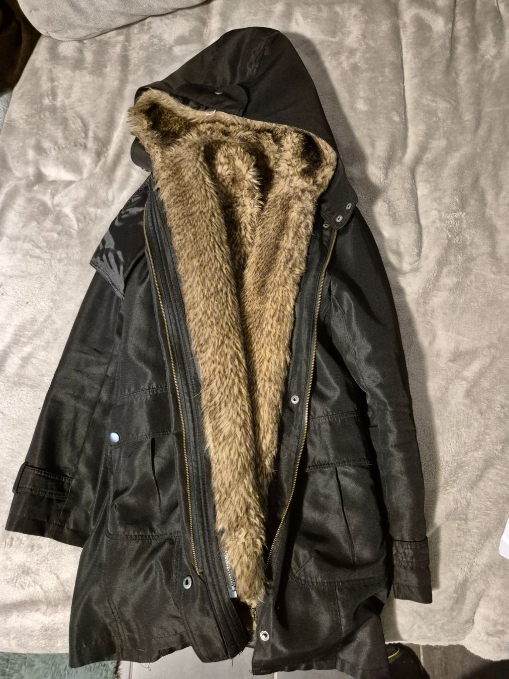 Jacken: Schwarze Übergangs/Winterjacke Grösse M – Gebraucht aus Tagelswangen von Daubinator7 2