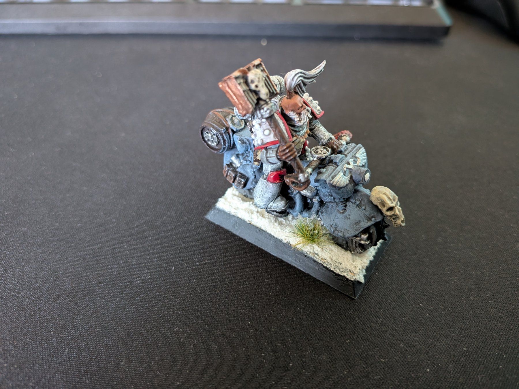 Giocattoli: Space Wolve Chaplain on metal Bike 30K/40K – Usato da Wangs venduto da rhodinium
