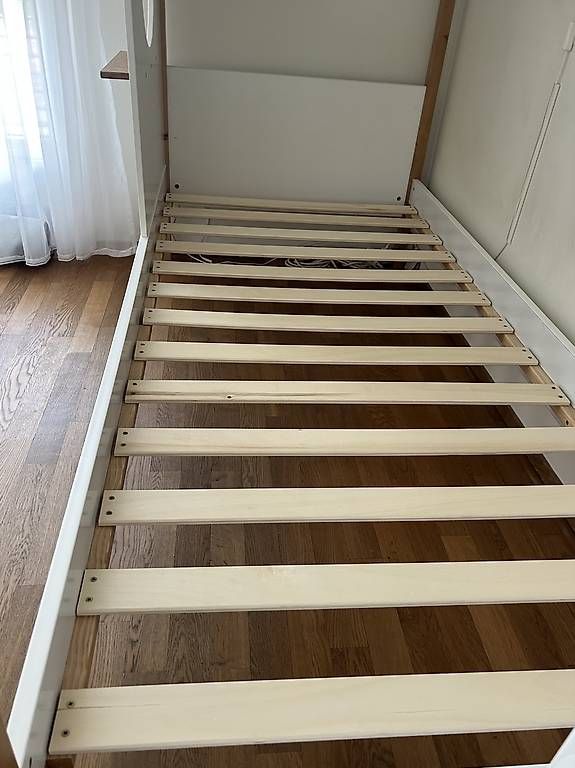 Letti: Kinderbett Hausbett 90x200cm mit Lattenrost – Usato da Zürich venduto da nam_cd9v 1