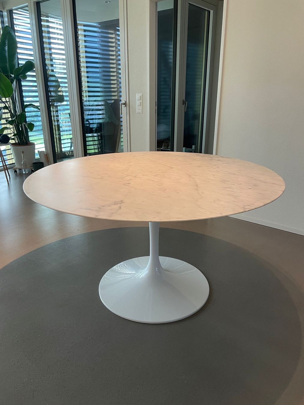 Tavoli: Design-Esstisch Ø137 cm - im Stil eines Klassikers – Nuovo e nell'imballaggio originale da Münchenstein venduto da AndreHaus