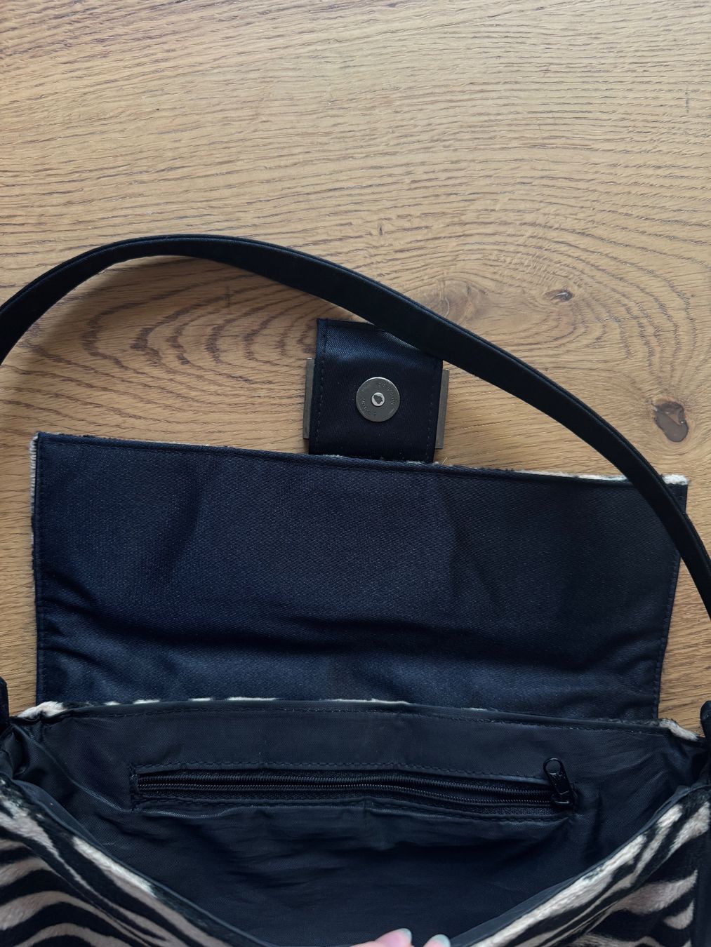Taschen für Damen: Handtasche Zebra/Tieger muster – Gebraucht aus Wald ZH von _seraina 2