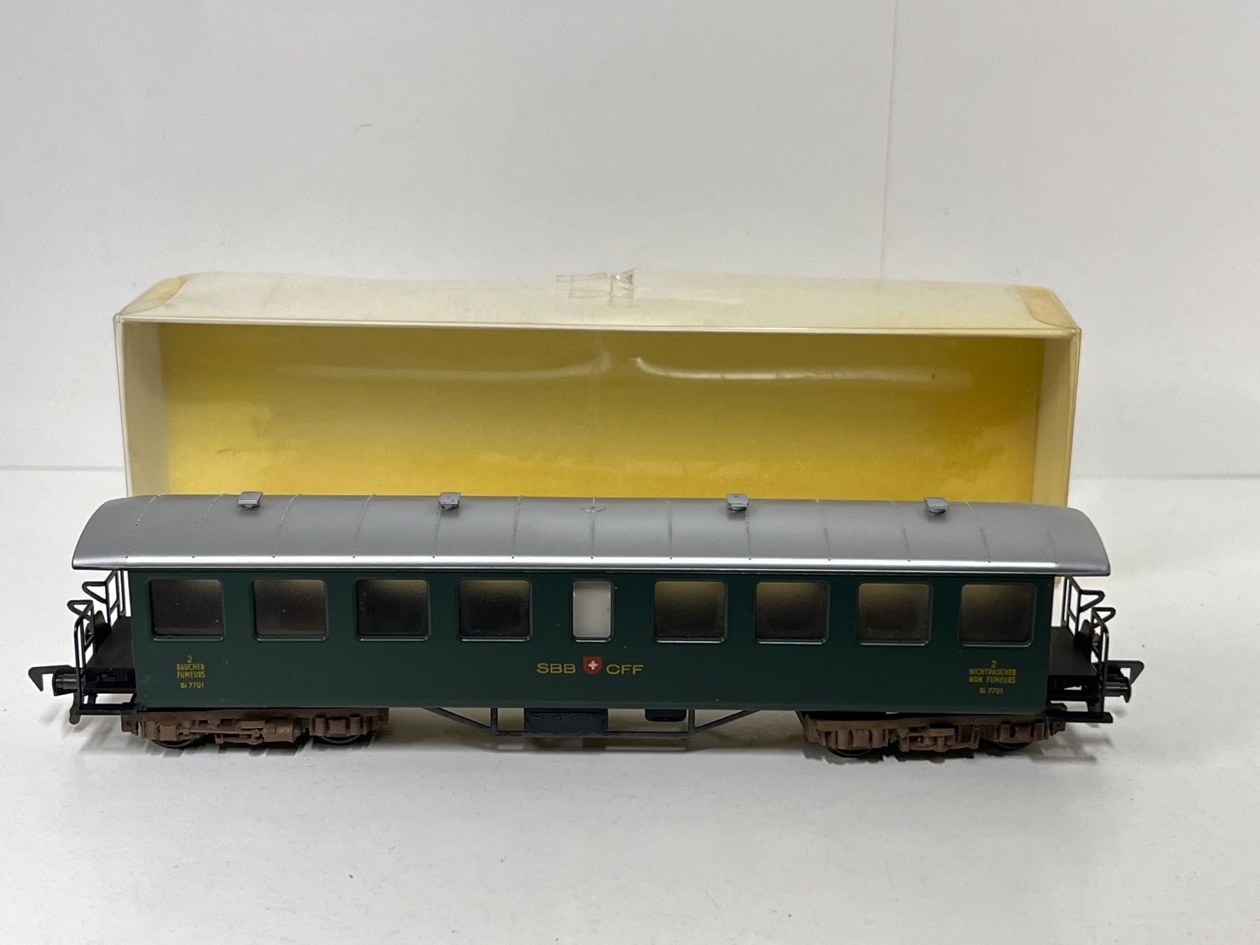 Fleischmann Modelleisenbahnen: Fleischmann 2.Kl. SBB CFF FFS  H0 DC – Gebraucht aus Neuenhof von ludovicco