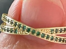 Très Jolie bague 52 pierres émeraudes liquidation