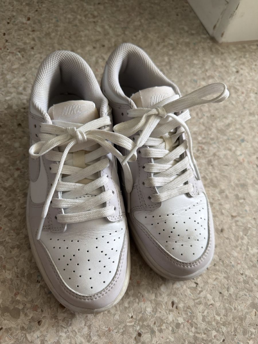 Nike Scarpe da uomo: Nike Dunk Low weiss/grau Damen Grösse 37.5 – Nuovo (secondo la descrizione) da Luzern venduto da Lorena.haj
