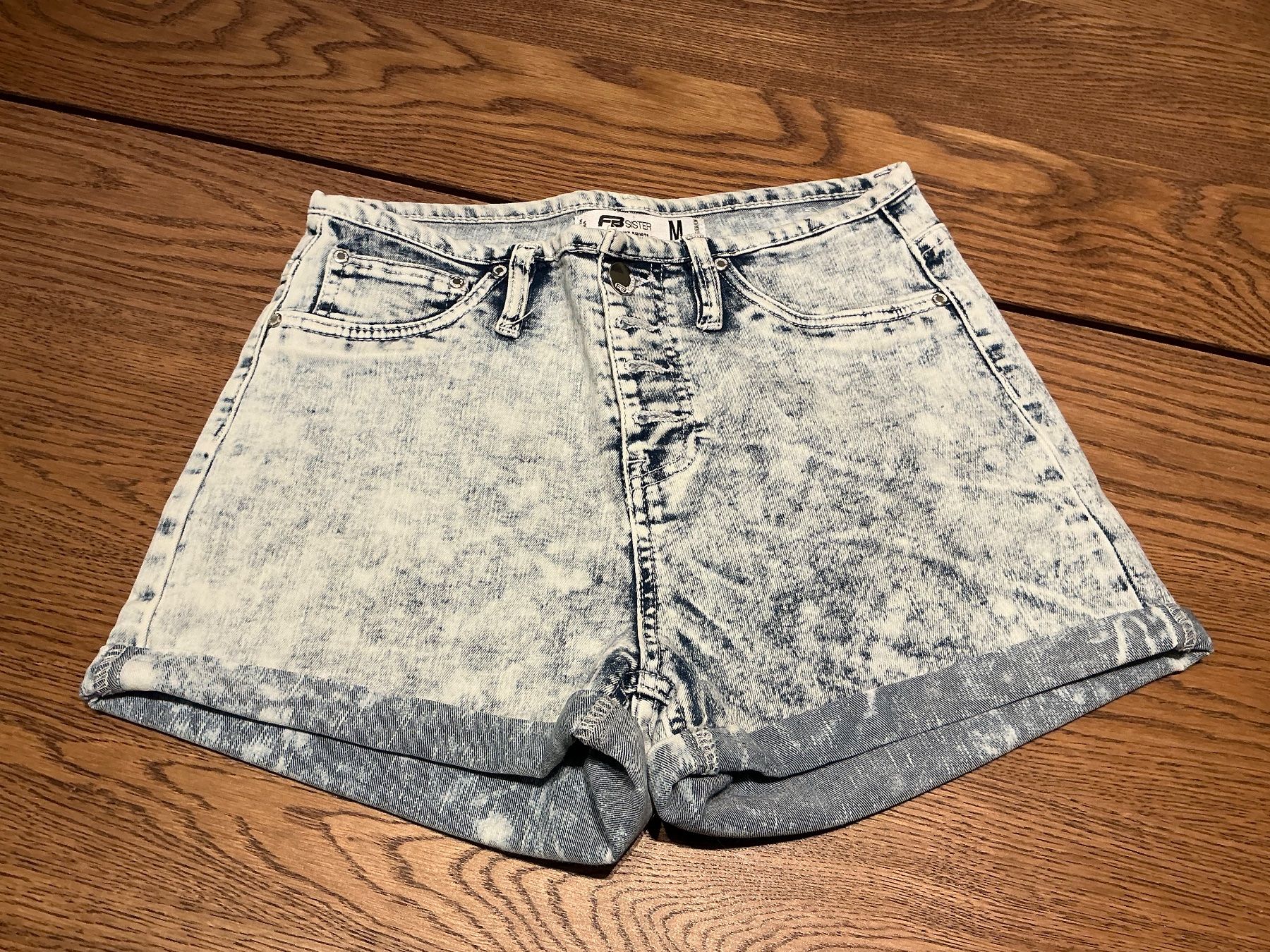 Pantaloni: Trendy Damen Shorts Grösse M – Usato da Würenlos venduto da Chicca2004 1