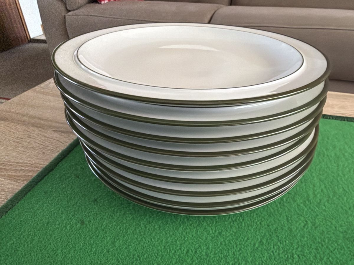 Teller: Teller Set 9 Stk Weiss mit Rand Durchmesser 26 cm – Gebraucht aus Weggis von Doris 3