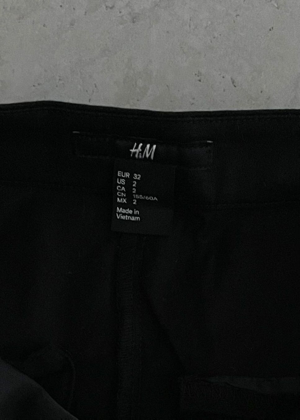 H&M Pantaloni: Schwarze Shorts – Usato da Zürich venduto da Mumpfi9 2