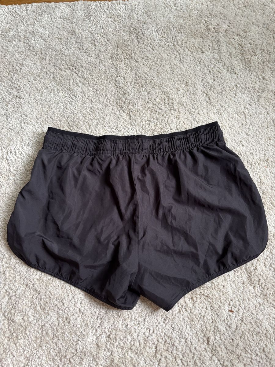 H&M Pantalons: Kurze Sporthose Gr 36 – D'occasion à Zürich par alessia.s 1