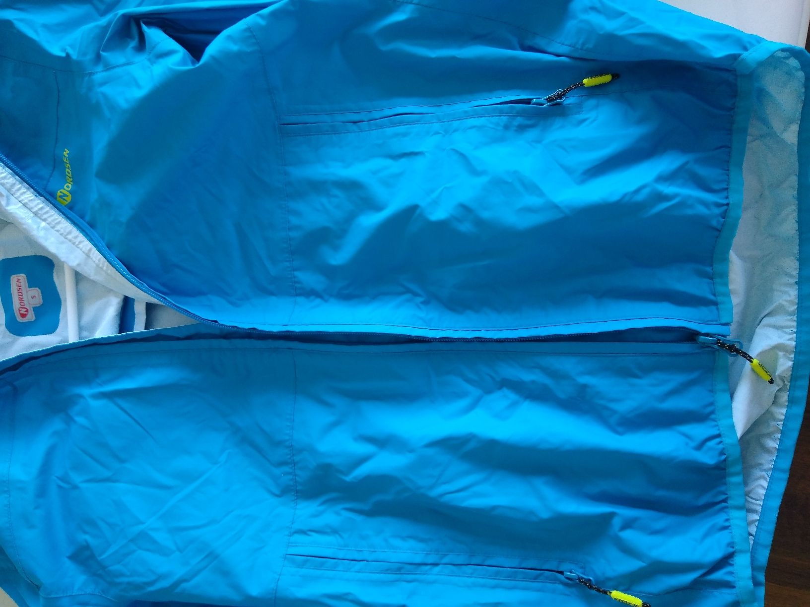 Giacche: Blue light Rain jacket size small (but can also be medium?) – Usato da Dübendorf venduto da LoRi-2026 3