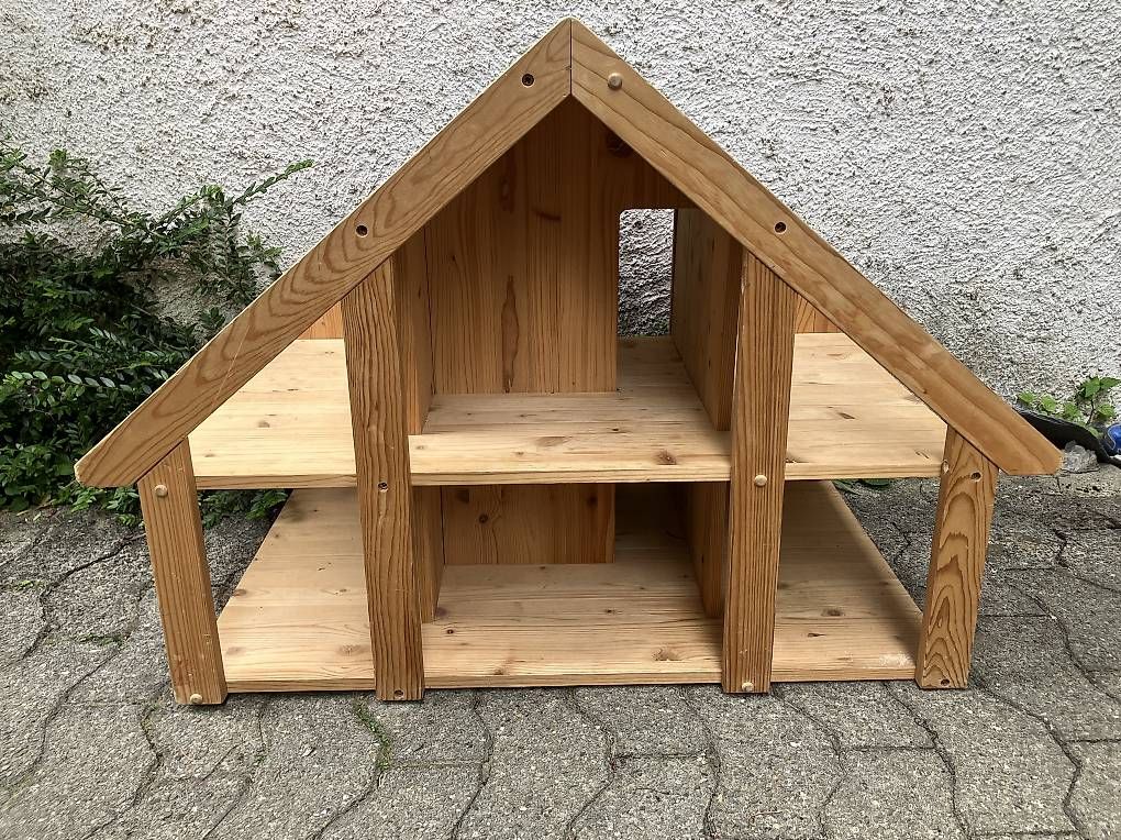 Case e mobili per bambole: Puppenhaus / Stall – Usato da Winterthur venduto da Stollentroll