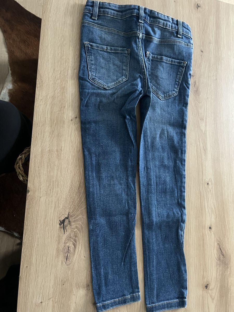 Hosen: Jeans mit Glitzer, Grösse 128, Top Zustand! – Gebraucht aus Thun von Siladi 1