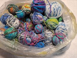 740 Gramm Sockenwollreste 6fach zum Basteln