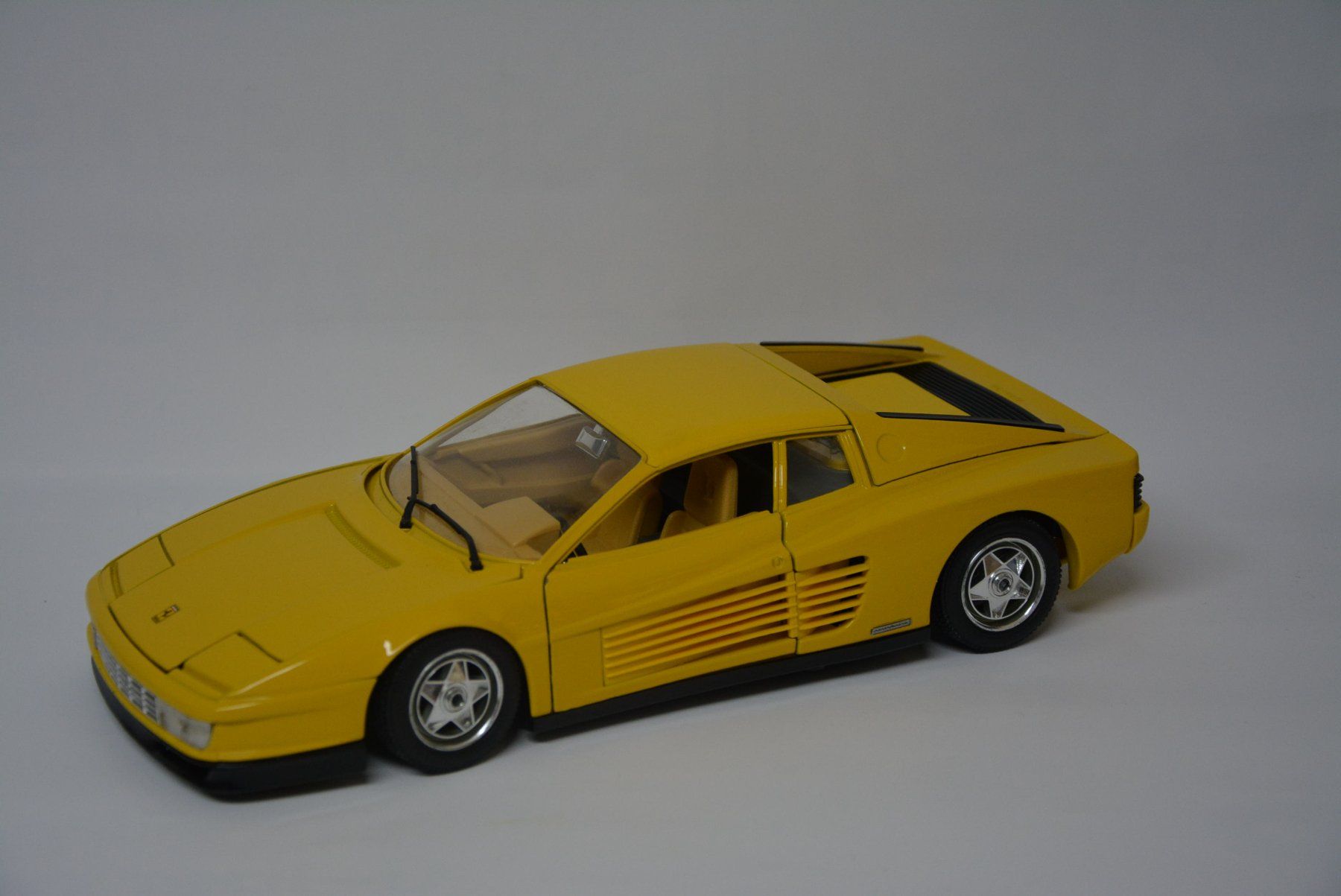Ferrari Modellautos: Ferrari Testarossa 1984 , Bburago , 1:18 – Gebraucht aus Goldach von Feivel9 3