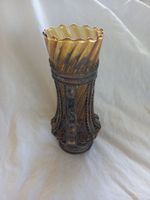 Vase ancien en verre soufflé ambré orné d'un métal filigrané
