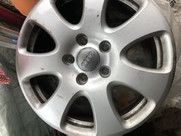 Zu verkaufen 4 Alufelgen für Audi. Preis für alle 4 zusamme.