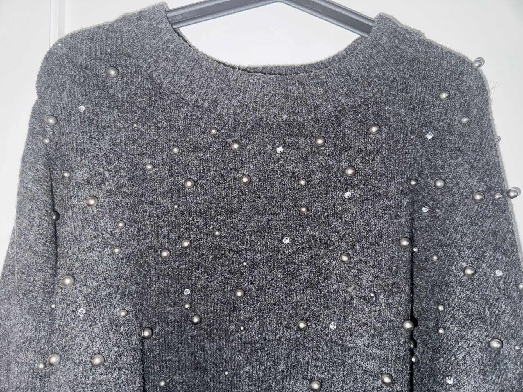 H&M Maglioni & Felpe: Strickpullover mit Strass und Perlen Grösse L – Usato da Bern venduto da MissionAusmisten 1