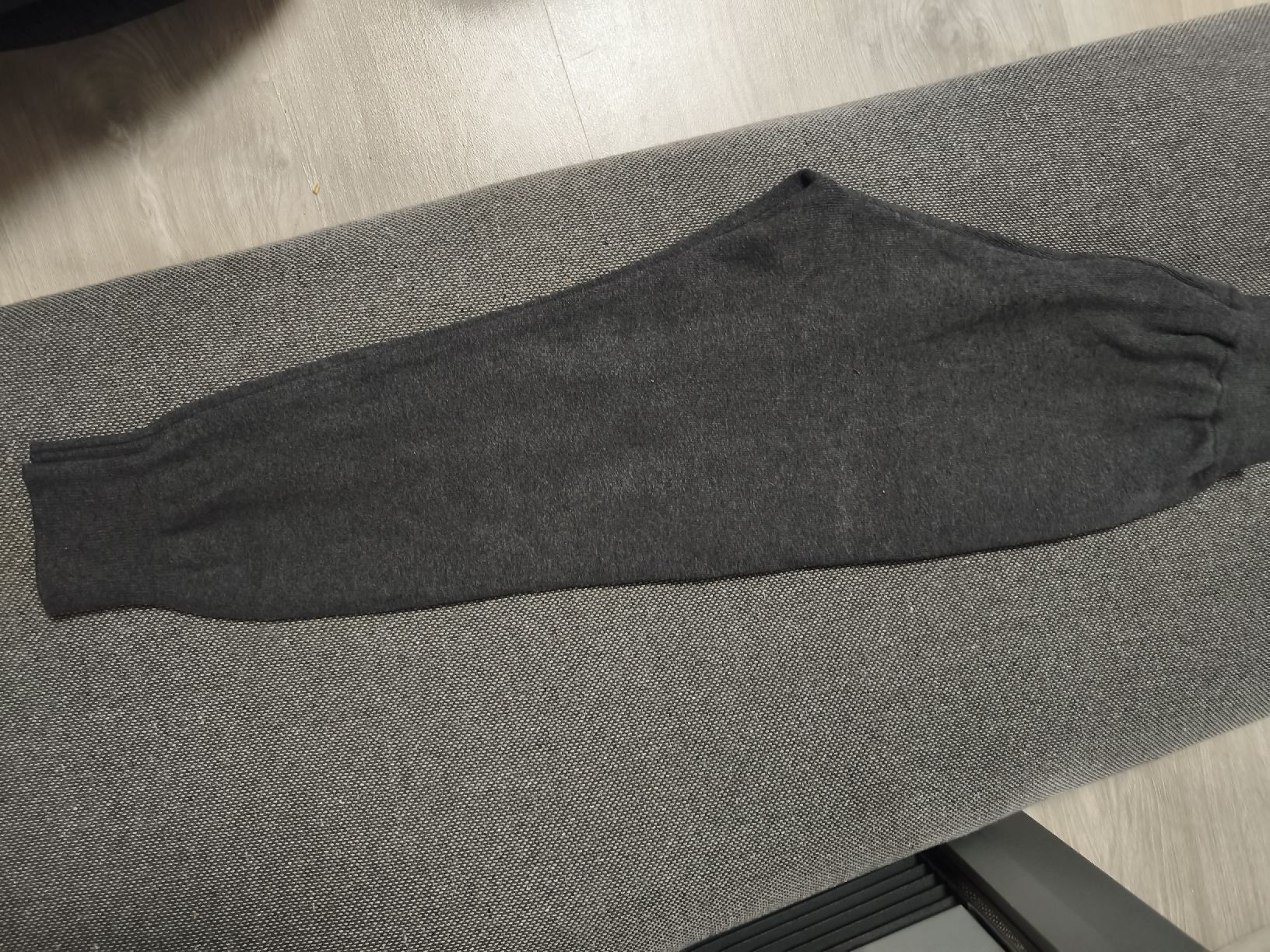 Ensembles coordonnés: Kinder Trainer Hose 134-140 – D'occasion à Tagelswangen par son_z88g 7