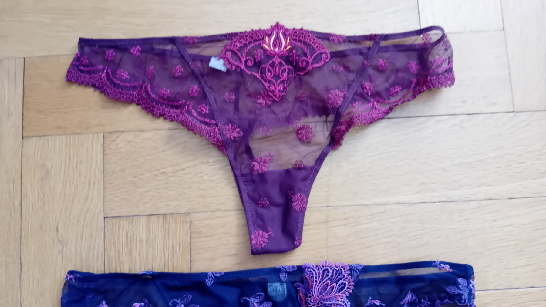 Lise Charmel Altra biancheria intima: Lise Charmel dentelle violet : 2 slips + 1 string - 42-44 – Usato da Neuchatel venduto da Vlenoble 4