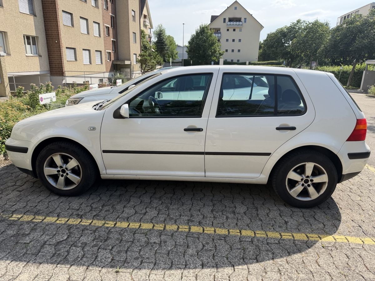 VW Autos: VW Golf Bora weiss 2002 – D'occasion à Uster par mor_r77t