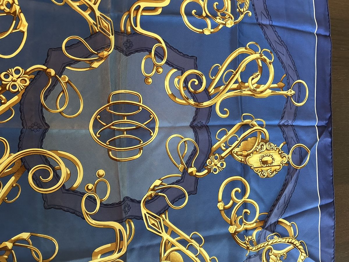 Hermès Foulards & écharpes: Carré Hermès modèle "Profil Sellier". – D'occasion à Bubendorf par Chantal4416 6