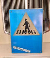 Verkehrsschild /Strassen Schild Fussgängerstreifen