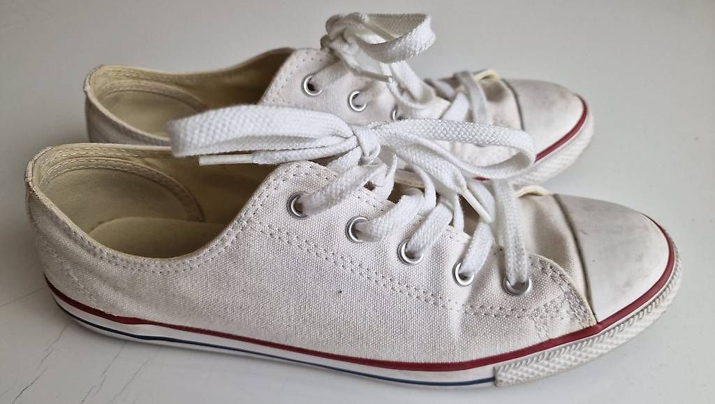 Damenschuhe: Gebrauchte weisse Converse Grösse 40 - kurzes Modell – Gebraucht aus Dällikon von m.py_92 1