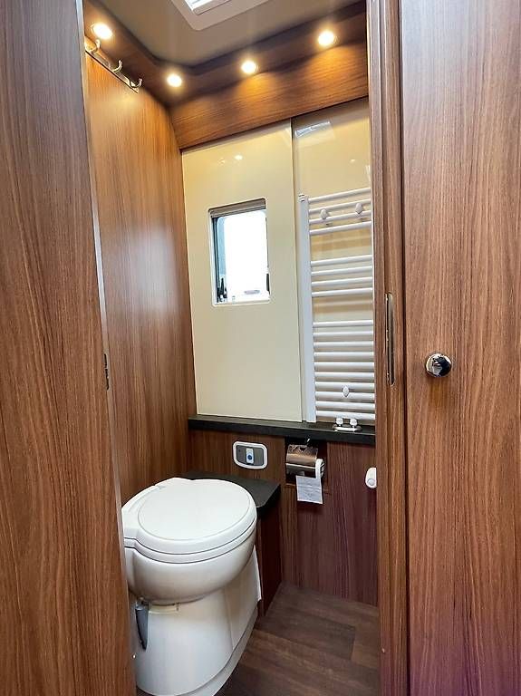 Véhicules de camping: Carthago Chic E-Line 61 XL LE – D'occasion à Langenthal par Reisemobil01 7