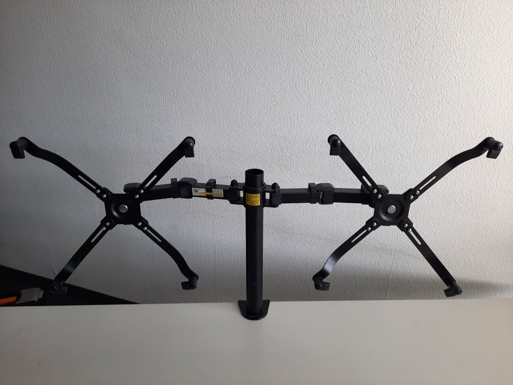 Ferramenta: Haken fur Monitors, inklusive 2 Monitors – Usato da Zürich venduto da crdrmn77 2