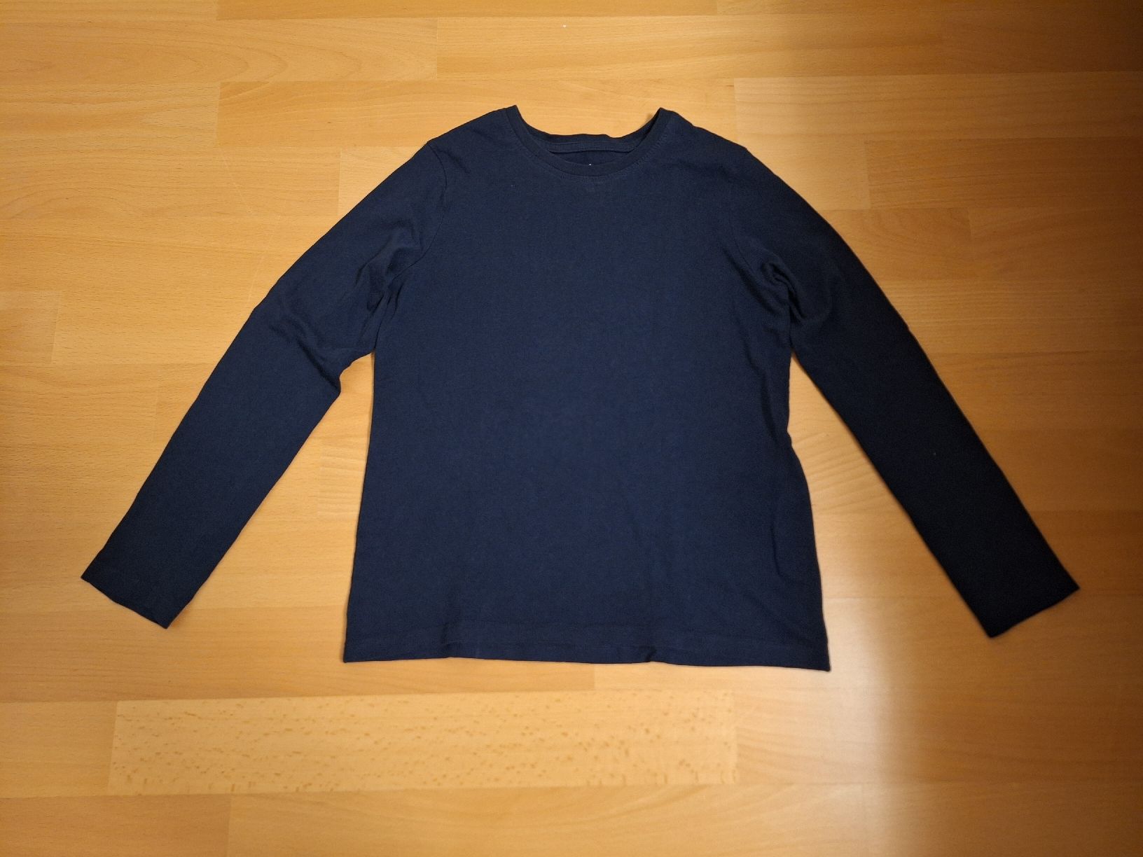 H&M Pullover & Sweatshirts: Langarmshirt von H&M in Gr. 122/128 – Gebraucht aus Oberrieden von smarties949