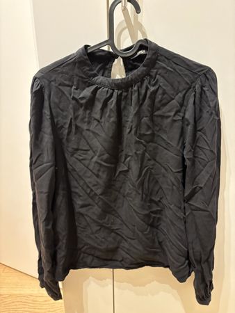ONLY black blouse, size 34, long sleeve - perfect fit!